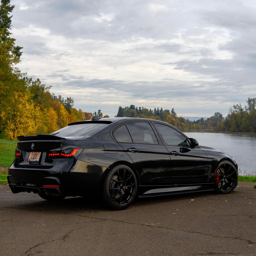 BMW F30/F31/F32/F36 2012-2019 - Sivuhelman listat MP kiiltävän musta
