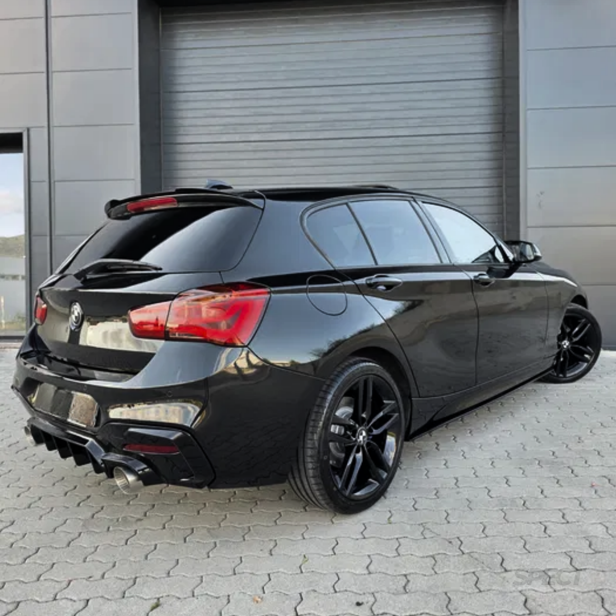 BMW F20/F21 LCI - M-Performance sivuhelman listat kiiltävän musta