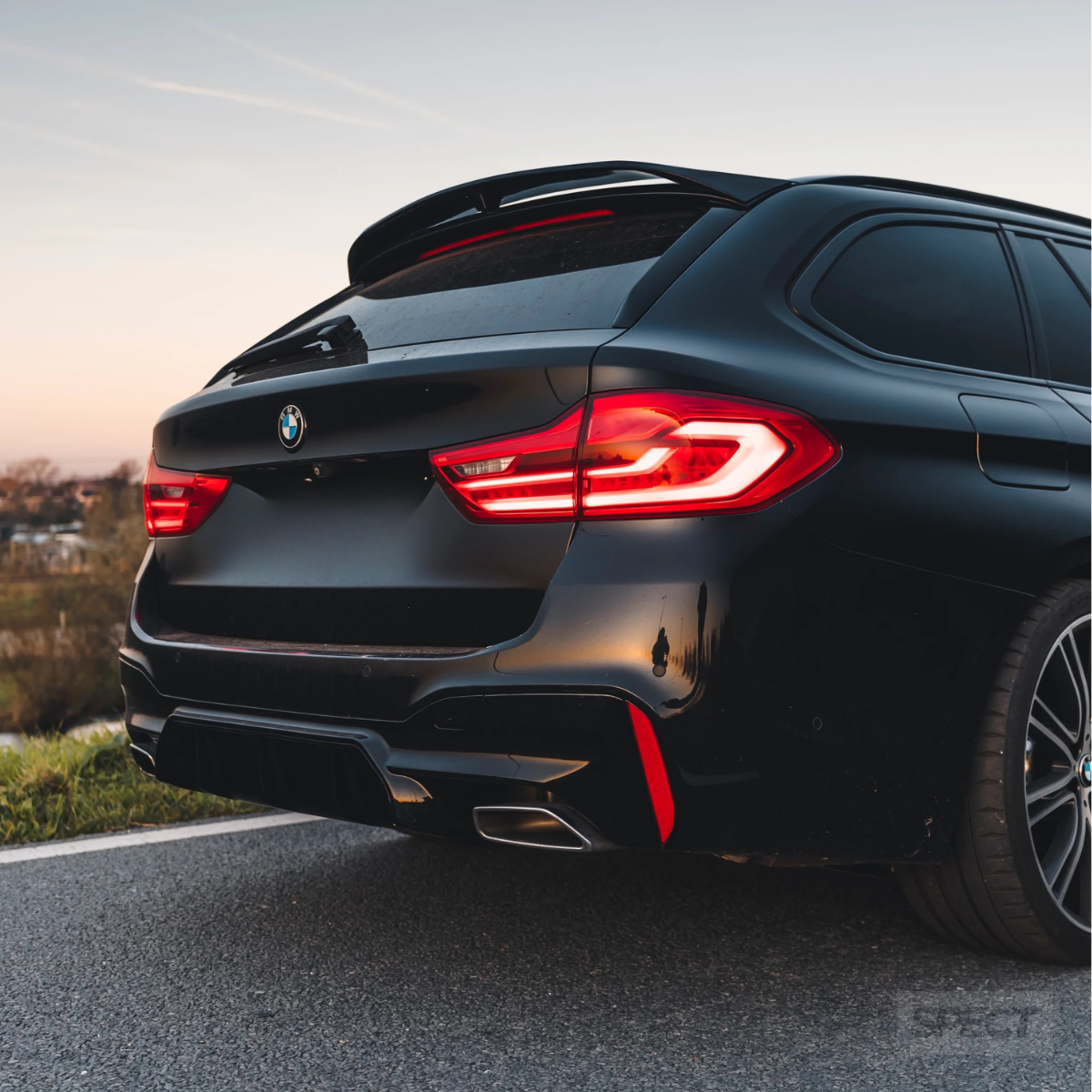 BMW G31 2017-2023 - Takaspoileri kiiltävän musta M-performance
