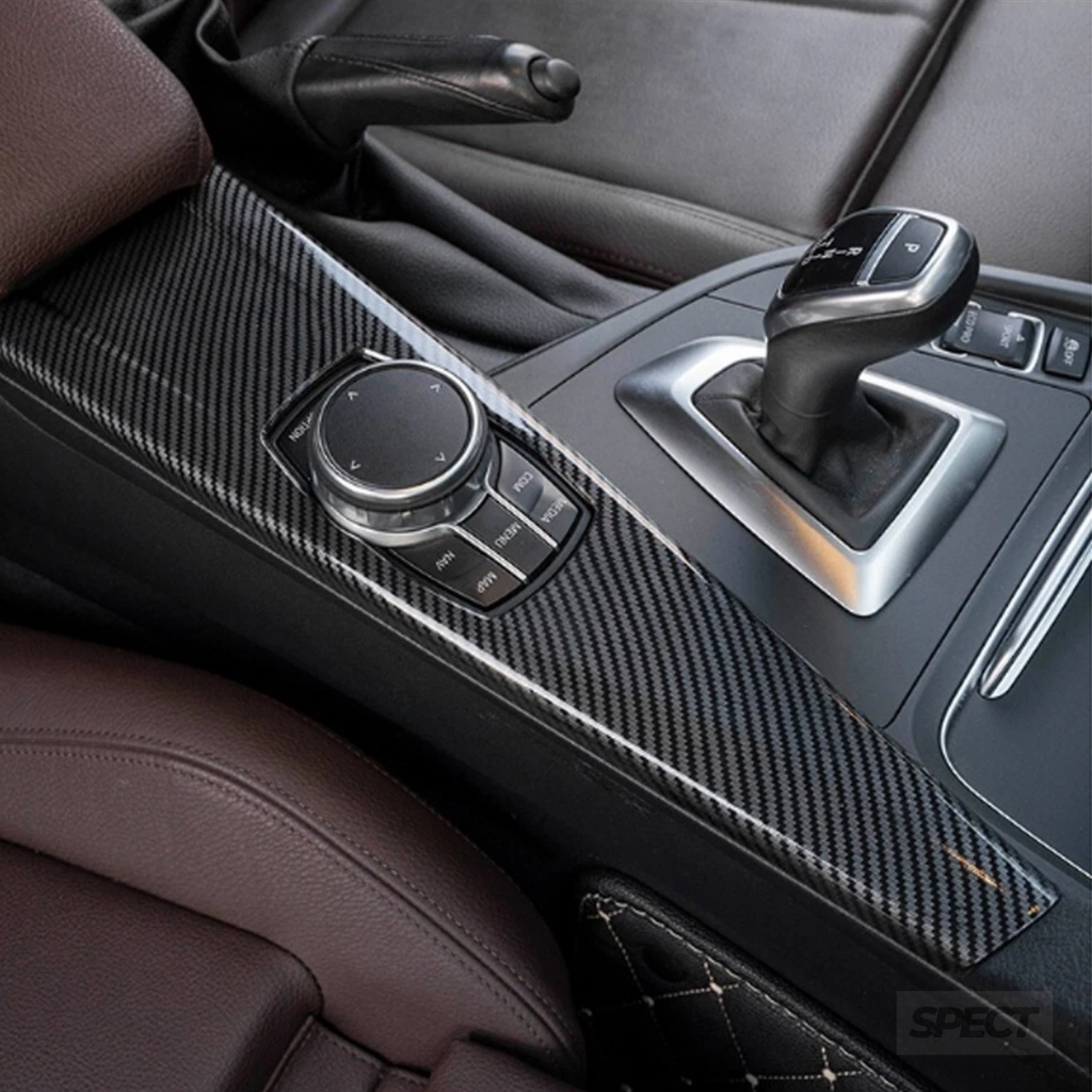 BMW F30/F31/F32 - Hiilikuitu kuvioitu keskikonsolin lista