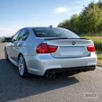 BMW E90/E91 2005-2012 - Diffusori takapuskuriin kiiltävä musta