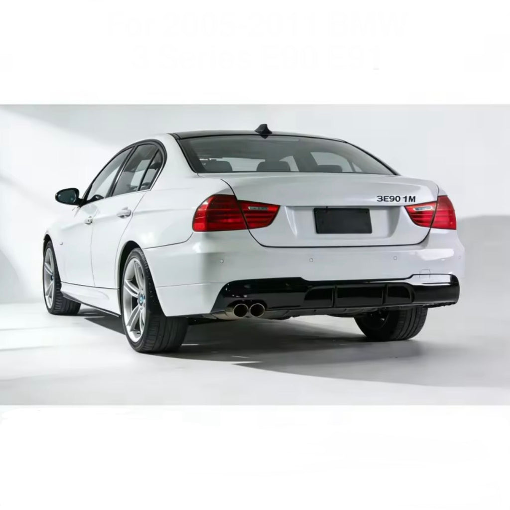 BMW E90/E91 2005-2012 - Diffusori takapuskuriin kiiltävä musta