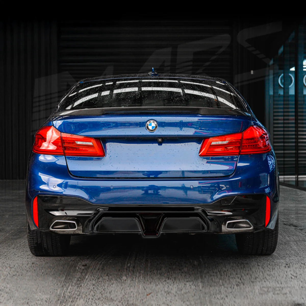 BMW G30/G31 2017-2024 - CS style takadiffuusori kiiltävän musta