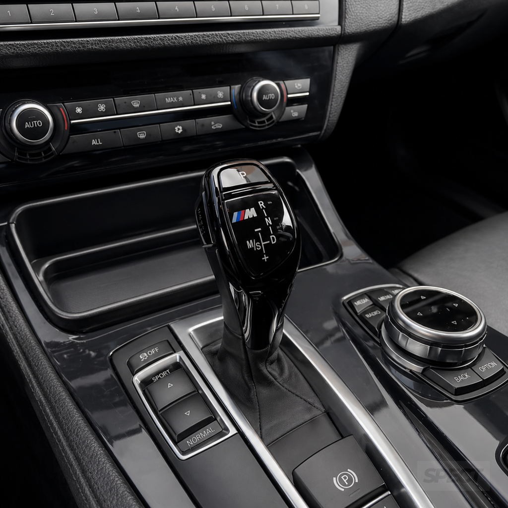 BMW F30/F32/F22/F10 - Sport automaatti vaihdekepin kansi musta