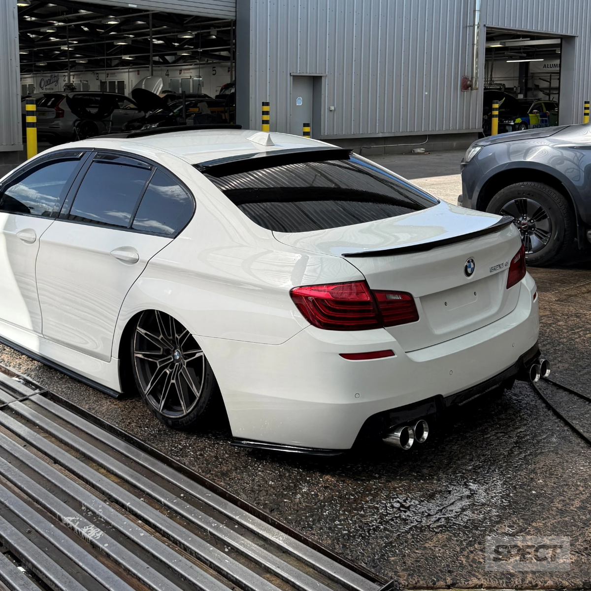 BMW F10/F11 - Diffuusori takapuskuriin Competition M-sport