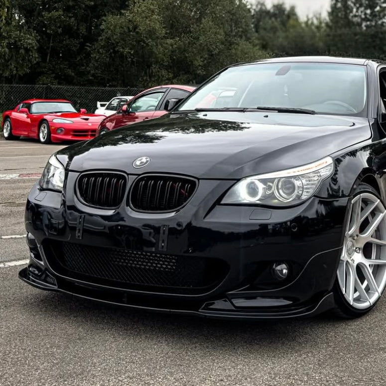 BMW E60/E61 munuaiset M-style kiiltävän musta