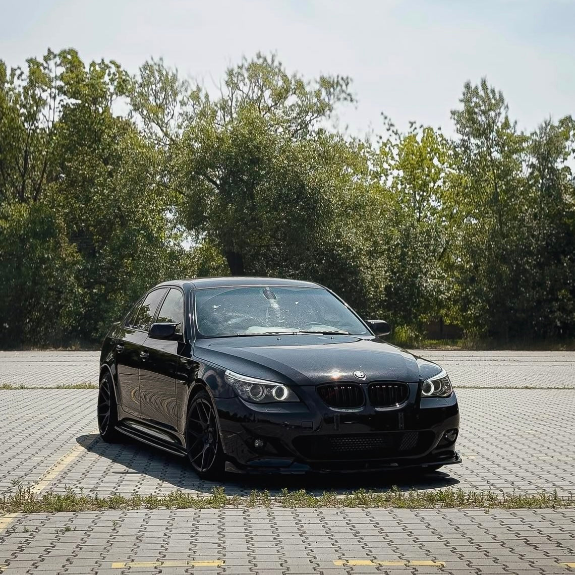 BMW E60/E61 munuaiset M-style kiiltävän musta