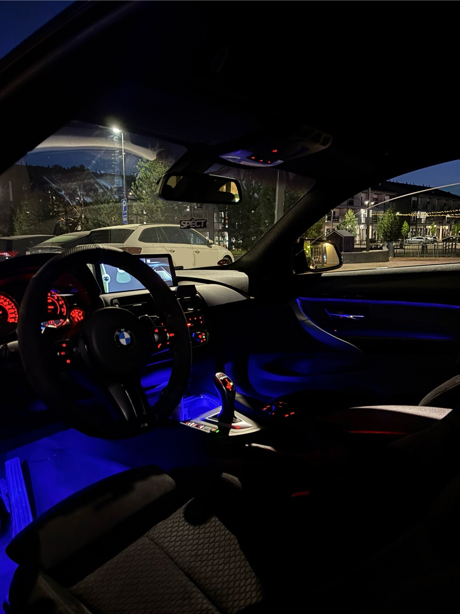 Tunnelmavalosarja autoon RGB led NightDrive