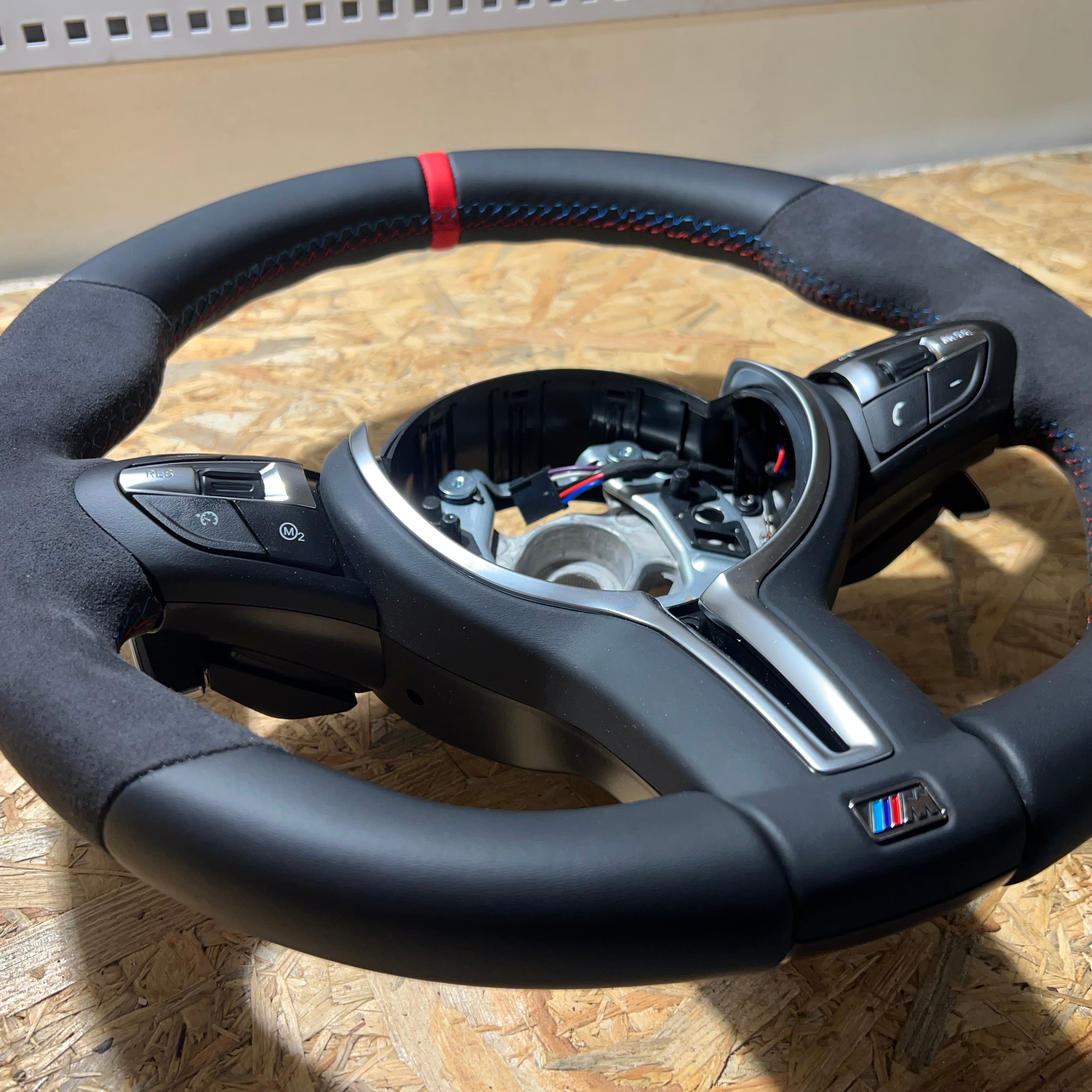BMW F-sarja ratti alcantara/nahka punainen