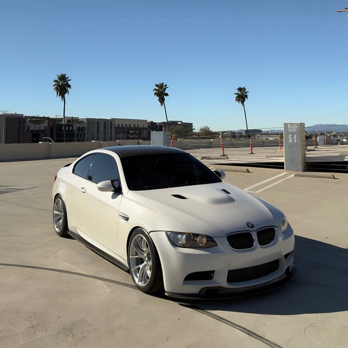 BMW E92/E93 - M-Performance sivuhelman listat kiiltävän musta
