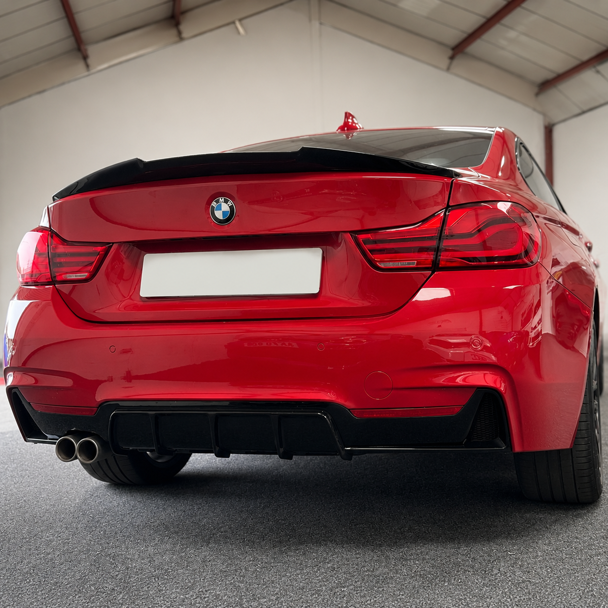 BMW F32/F33/F36 - M-Performance diffuseri kiiltävän musta yhdellä ulostulolla