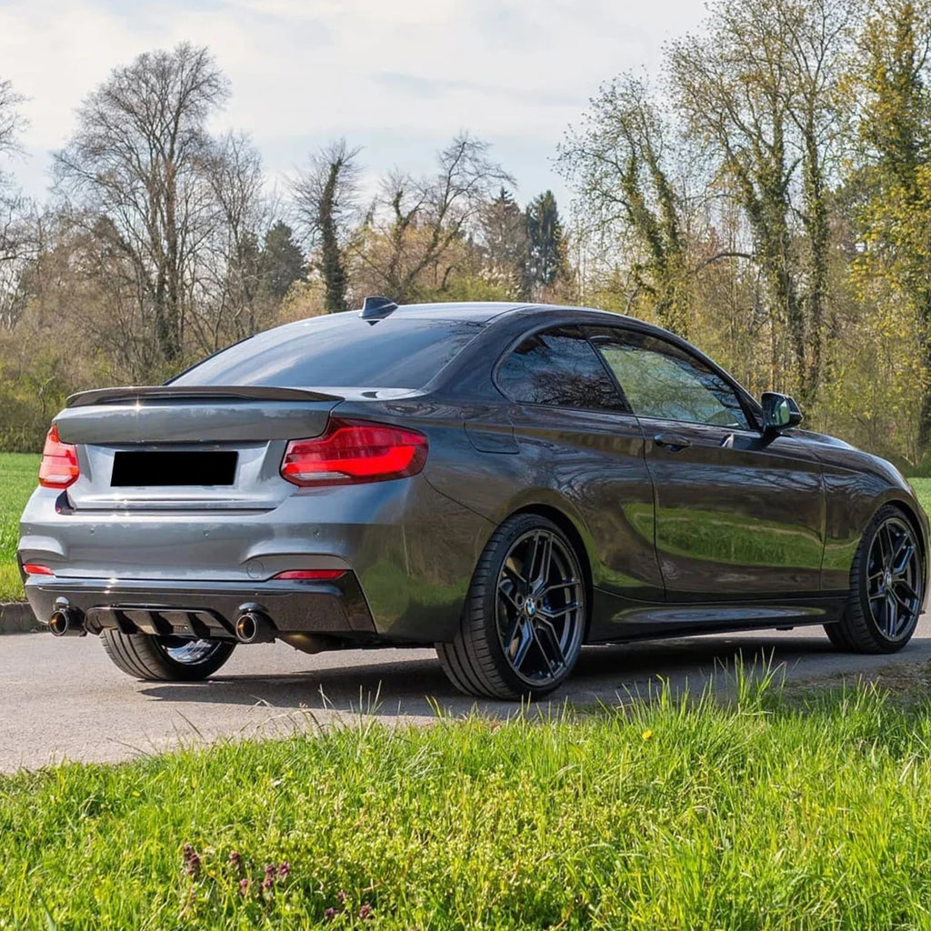 BMW F22/F23 - M-Performance diffuseri kiiltävän musta