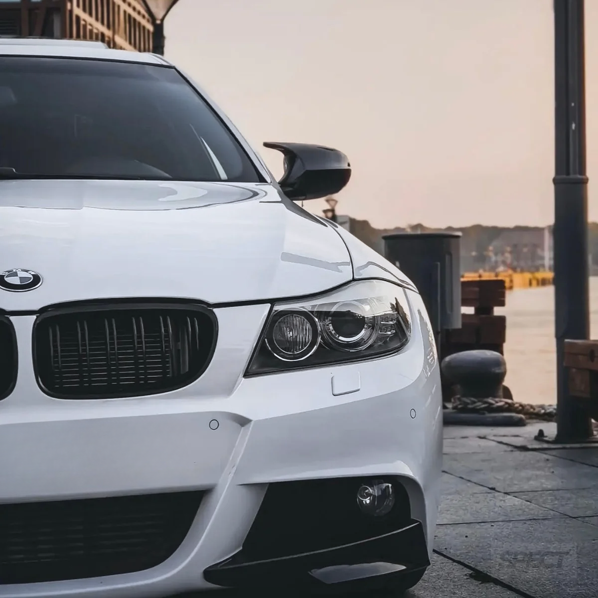 BMW E90/E91/E92/E93 LCI 2009-2013 - Peilinkuoret M3-look kiiltävän musta