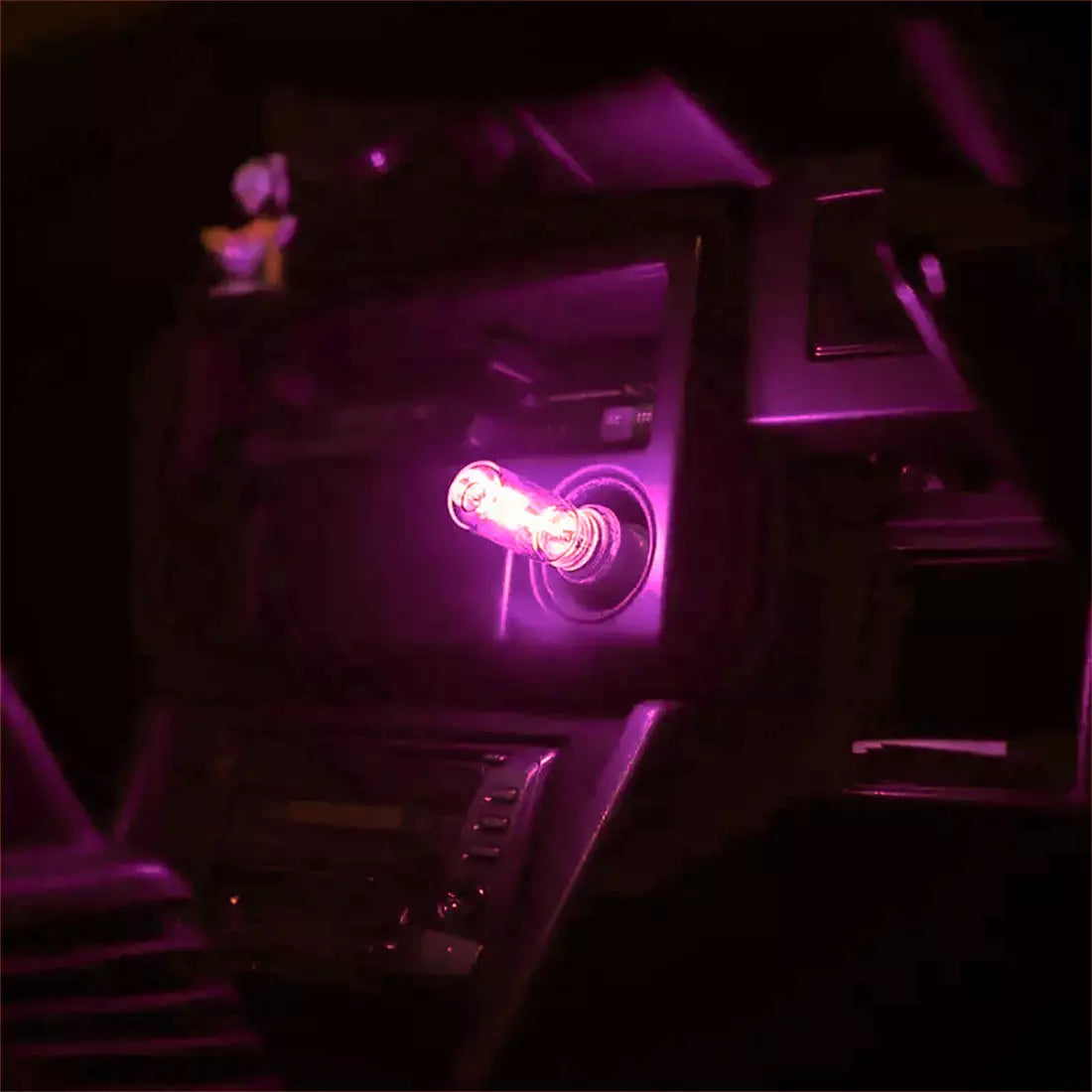 Tunnelmavalo autoon USB RetroLed